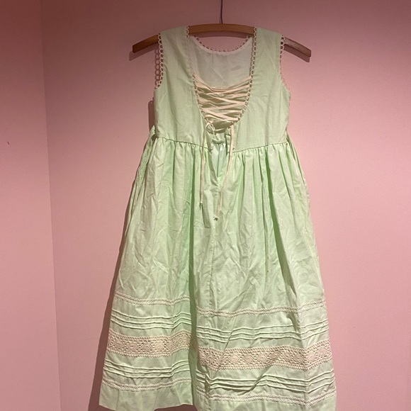 Absolutely darling girls dress - Picture 2 of 3